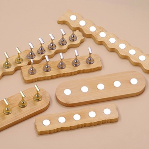 Support de présentation et base d'entraînement pour nail art en bois, style bûche, au design moderne et minimaliste - Product Image 1