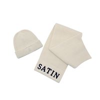 Bonnet en tricot côtelé blanc crème pour femme avec logo brodé, doux et chaud, idéal pour l'hiver et le quotidien
