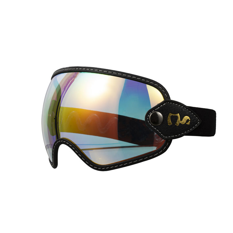 สีแดงรีโว่