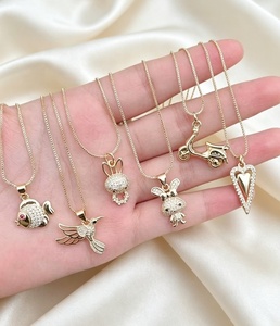 Joyería con diseño de animales: collar con dijes de pez, colibrí y conejo, y dije de corazón para mujer - Product Image 3