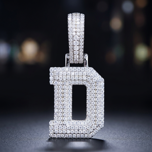 Colgante de Plata 925 con Moissanita Letra D, Charm Inicial Iced Out, Corte Brillante Redondo, Joyería de Lujo Unisex para Uso Diario - Product Image 2