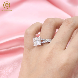 Anillo de Diamantes de Lujo para Mujer, Corte Princesa Cuadrado, Oro de 18K, Certificado IGI, Color D, Claridad VVS, Personalizado para Compromiso - Product Image 3