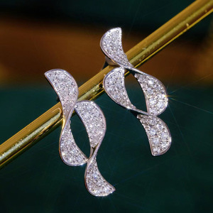 Orecchini a Perno Geometrici Scintillanti con Micro Pavé per Donne, Gioielli per Orecchie Semplici ed Eleganti alla Moda - Product Image 5
