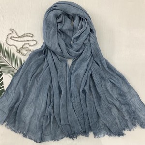 Foulard Turban Vintage en Rayonne Solide pour l'Hiver, Effet Froissé Bouclé, Long Hijab Fait Main Respirant pour Femme, Idéal pour l'Extérieur - Product Image 2