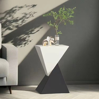 Table basse géométrique carrée moderne en métal de luxe léger pour la maison, table d'appoint simple pour canapé, table de chevet pour chambre à coucher, table de salon