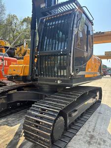 Excavadora de cadenas Hyundai 220LC-9S usada, modelo 2022, con bomba hidráulica Kawasaki, motor y propulsión para construcción - Product Image 2