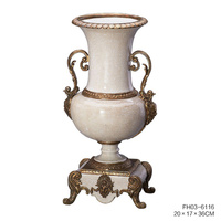 Style Antique européen Base de cloche de pigeon en céramique blanche Candélabre à 5 bras Porcelaine de cuivre vintage Décoration de la maison Bougeoir
