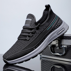 Chaussures de course respirantes en mesh gris foncé pour hommes, semelle souple légère, chaussures de sport décontractées confortables à enfiler pour un usage quotidien - Product Image 2