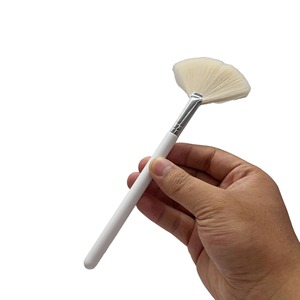 Pinceau de maquillage en forme d'éventail, fibres synthétiques douces, applicateur de masque facial, brosse pour peeling aux acides de fruits, outil de soin de la peau et de beauté - Product Image 6