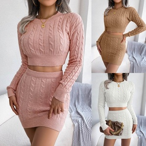 Pull en tricot chaud décontracté prêt à être expédié, vêtements d'hiver pour femmes, ensemble jupe deux pièces - Product Image 2