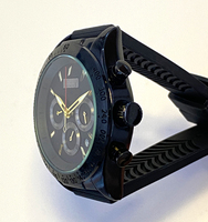 Montre personnalisable à bracelet en caoutchouc noir de mode sportive pour hommes avec affichage de la date montre à quartz multi-fuseaux horaires pour hommes