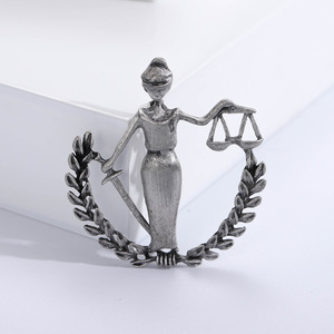 Broche Balance en alliage de luxe pour femmes avocats pour les décorations de fête de mariage et de fiançailles également idéale comme cadeau pour enfants - Product Image 2