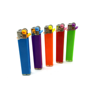 Briquet en plastique au design classique avec allumeur à silex rechargeable au gaz pour fumer des cigarettes