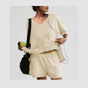 Ensemble 2 pièces T-shirt ample et short pour femme, tenue décontractée d'été avec poches, survêtement uni long pour le printemps 2026 - Product Image 1