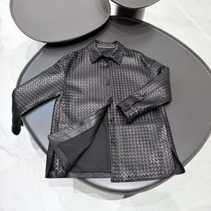 <span class=keywords><strong>Giacca</strong></span> Nera in Pelle Intrecciata da <span class=keywords><strong>Donna</strong></span> Stile <span class=keywords><strong>Camicia</strong></span> con Bottoni e Spacchetti Laterali per la Vita Urbana - Product Image 2