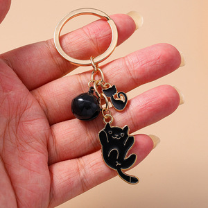 Porte-clés en métal chat de dessin animé mignon, breloque émaillée pour sac, cadeau et clés - Product Image 1