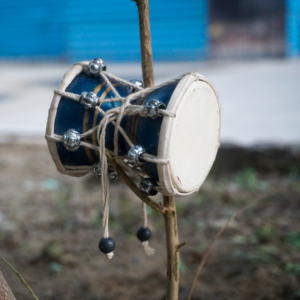 Instrument de musique Damru traditionnel fait à la main, idéal pour la musique folklorique et spirituelle de dévotion aux prix de gros - Product Image 3