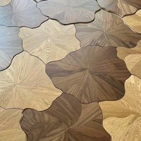Parquet en bois d'ingénierie à motifs mélangés incrustés, grand motif de fleur de lotus, style de courbe irrégulière, mur de fond, sol en bois