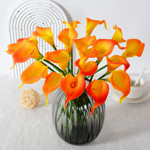 Mini fleurs artificielles en PU Calla Lily, décoration moderne pour mariage, salon, salle à manger, ornement fait à la main, respectueux de l'environnement - Product Image 1