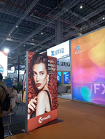 Stand publicitaire lumineux double face en tissu pour salon professionnel, avec impression LED