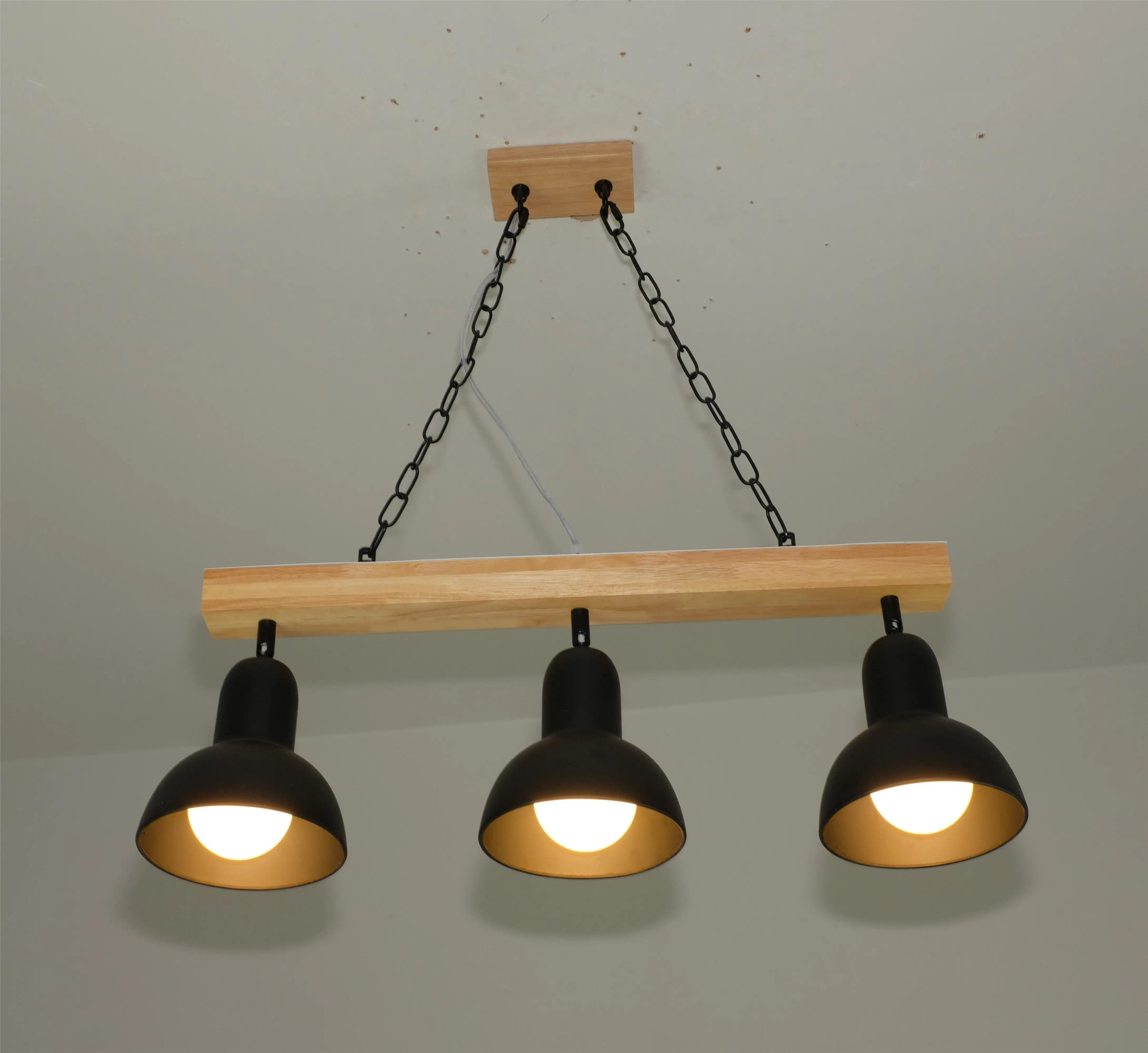 Lámpara de cadena de metal y madera para comedor, tres luces colgantes, E27, venta directa de fábrica