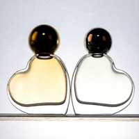 Fournisseur chinois de flacons de parfum en verre transparent en forme de cœur rose et jaune, de haute qualité et à prix avantageux, personnalisés et modernes pour femmes