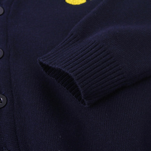 2023 automne nouveaux garçons <span class=keywords><strong>Cardigan</strong></span> à la mode couleur unie une pièce coton pull bouton rayure mignon enfants vêtements livraison directe - Product Image 4