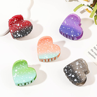 2024 mignon coeur conception pinces à griffes accessoires de cheveux Mini petite taille bonbons amour coloré en plastique pinces à cheveux pour fille