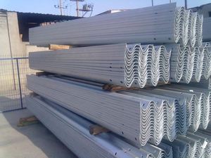 Barandilla de acero W-Beam para control de tráfico, barrera contra choques, superficie galvanizada sumergida en caliente, estándar de seguridad vial - Product Image 5