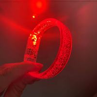 Bracelet lumineux LED personnalisé en gros avec logo pour pub, club, bar, décorations de fête de Noël, fournitures pour événements