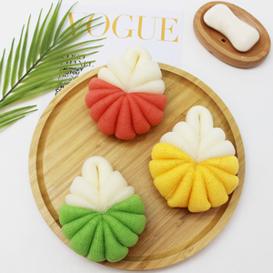 Bán Buôn Tùy Chỉnh Gradient Màu Shower <span class=keywords><strong>Sponge</strong></span> 50 Gam Sinh Thái Thân Thiện <span class=keywords><strong>Pumpkin</strong></span> Shaped PE Lưới Tắm Bóng Và Cơ Thể Tắm Bọt Biển - Product Image 1