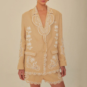 Vente en gros Blazer élégant en lin brodé à encolure en V flatteur de haute qualité pour femmes - Product Image 1