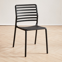 Chaise de salle à manger empilable en plastique PP rayé, chaise de patio extérieure résistante aux intempéries pour restaurant, hôtel et jardin (usage intensif)