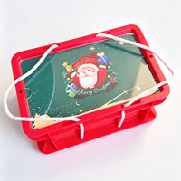 Caisse de camping en plastique rouge personnalisable en gros, empilable, avec couvercle en acrylique personnalisé pour cadeaux de vacances
