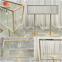 Support de fleurs rectangulaire en métal doré avec cristal pour la décoration de table de réception de mariage