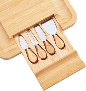 Grande bordo di formaggio di bambù ecologico popolare con Set di coltelli in acciaio inossidabile e Logo Laser per servire strumenti di formaggio da taglio - Product Image 2