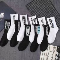 Chaussettes de basketball pour hommes, tricotées, en polyester et coton, noires et blanches, tendance, anti-frottement, motif lettres, collection automne-hiver, ODM