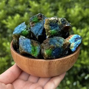Nouvel Arrivage Pierre Brute Naturelle de Labradorite Bleue Étincelante pour Décoration Spirituelle - Product Image 1