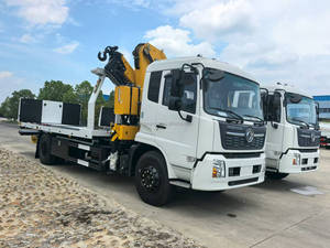 Camion de remorquage à plateau plat DongFeng RHD 4x2 190HP 8 tonnes avec grue hydraulique de 6,3 tonnes montée sur un camion de récupération à plateau coulissant - Product Image 5