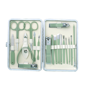 Kit de Manucure et Pédicure Professionnel 5-en-1 en Acier Inoxydable – Coupe-Ongles et Ciseaux – Trousse d'Outils pour Hommes – Vente Flash - Product Image 1