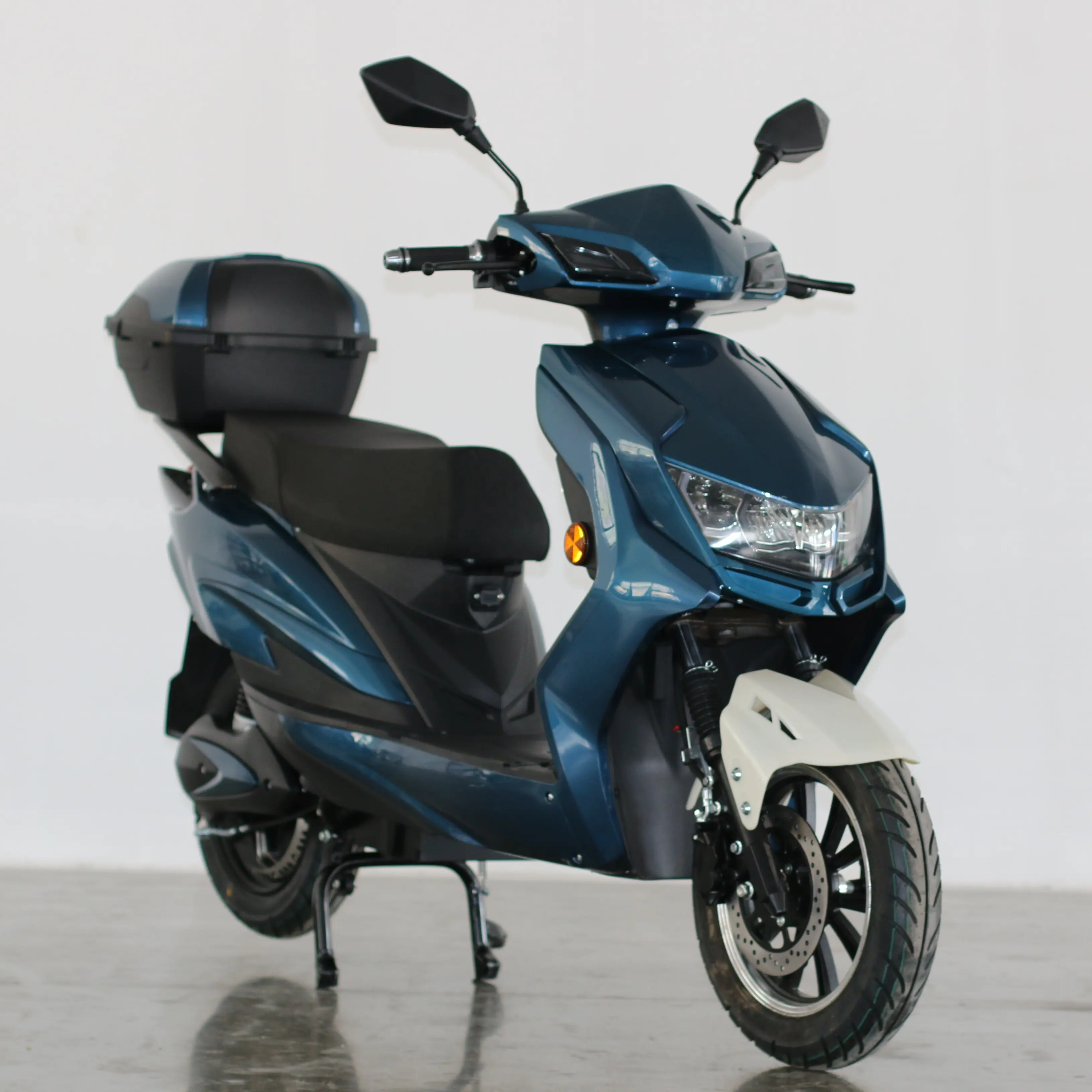 Powerful adult EEC electric motorized scooter motorsiklet china trunk motorcycles sale
