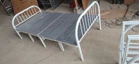 Lit simple pliant en métal robuste, base de lit en acier pour chambre à coucher, chambre d'amis, mobilier de maison - Vente en gros