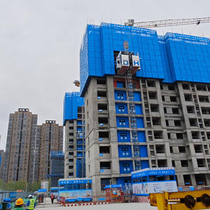 Elevador de Construcción DAHAN de Una Sola Jaula, Capacidad de 2000 kg, Velocidad de 0-40 m, Certificado ISO CE GOST, Motor Eléctrico con Inversor, PLC, Núcleo de Engranajes - Product Image 2