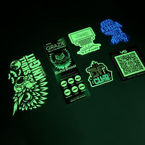 Pegatina luminosa personalizada divertida, pegatina de vinilo para niños, etiqueta impermeable que brilla en la oscuridad, pegatina que brilla en la noche - Product Image 1