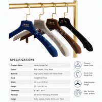 Cintre de luxe en velours floqué bleu épais avec logo personnalisé, crochet rotatif à 360 degrés, antidérapant et durable pour costumes homme et magasins de vêtements
