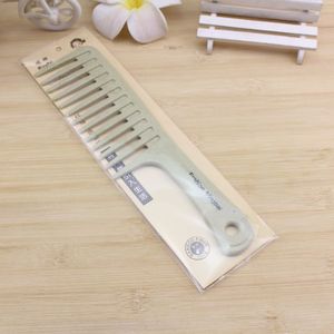 หวีผมพลาสติก ซี่ใหญ่ คละสี 15 ซม. สำหรับใช้ในบ้าน - Product Image 2