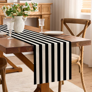 Chemin de table personnalisable en polyester tissé 100% avec imprimé géométrique à rayures noires et blanches, résistant à l'huile - Product Image 1