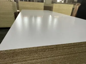 Tablero de muebles impermeable de alto brillo MDF de melamina 1220x2440mm tablero MDF