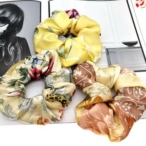 <span class=keywords><strong>Precio</strong></span> de fábrica sin alergia Seda Scrunchy Head Tie Logo Banda elástica personalizada 6A Grado Orgánico Mulberry Silk <span class=keywords><strong>Scrunchies</strong></span> para viajes - Product Image 5