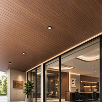 Soffit ventilé en aluminium imitation bois pour plafond extérieur